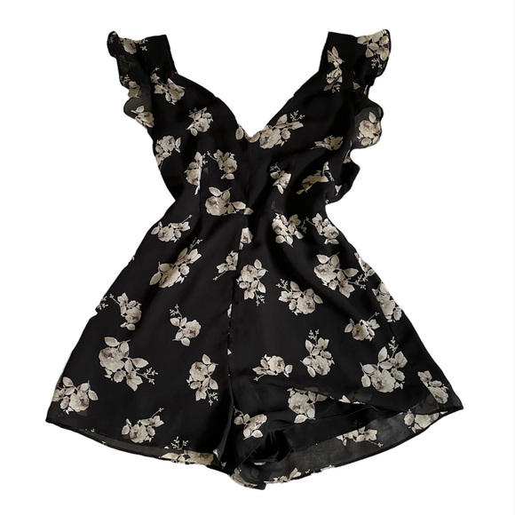 Urban Outfitters Kimchi Blue black floral romper - Picture 1 of 13
